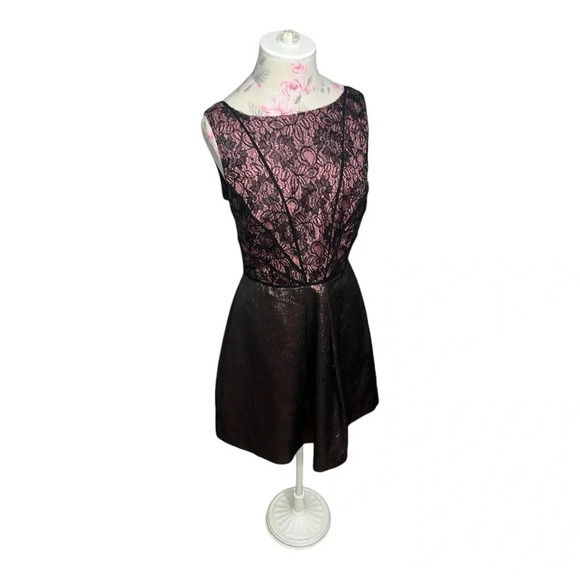 Lovely by Adrianna Papell Women’s Party Dress Size 12 Lace and Metallic - Picture 3 of 10